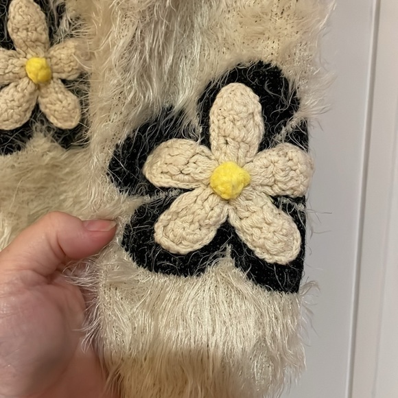 Sans Souci Sweater in Cream with Floral Design medium - Picture 3 of 6